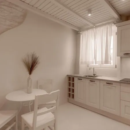 Apartment White *